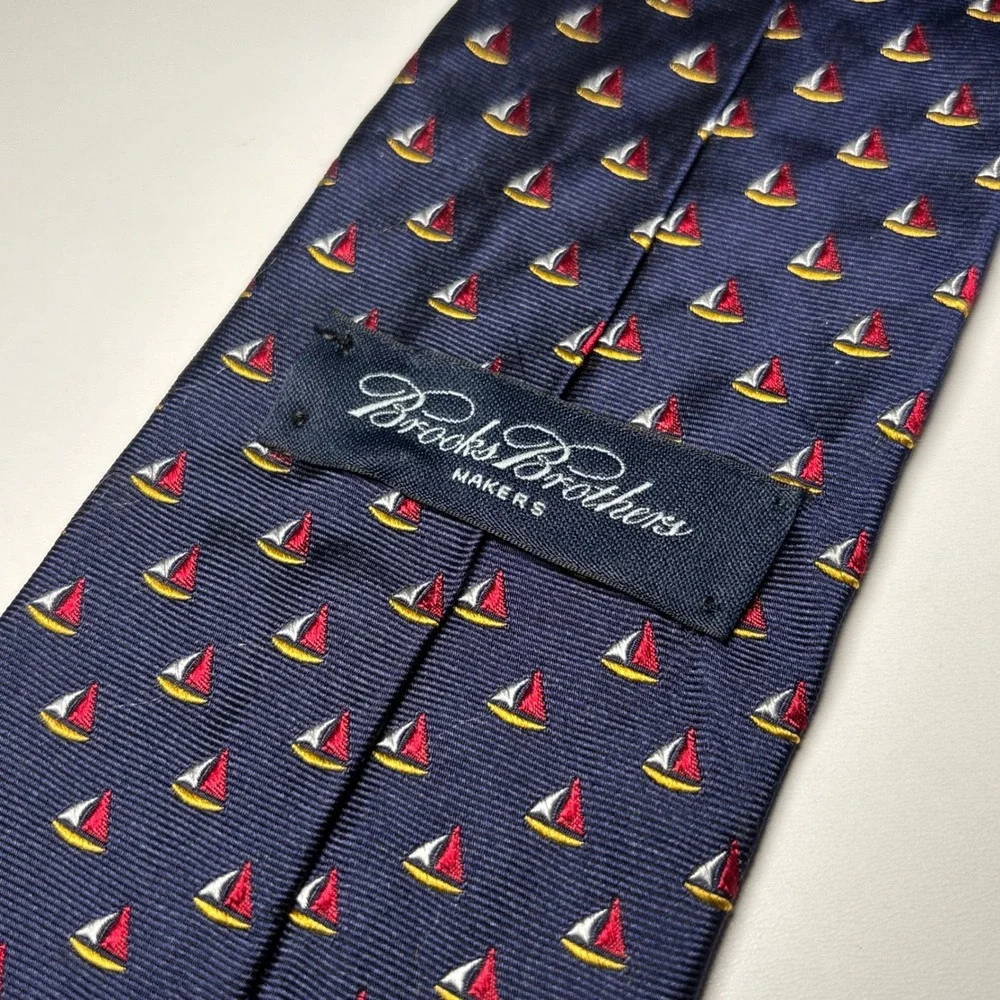 Brooks Brothers Sailboat Silk Necktie Navy‎ Blue Nautical Motif Makers Tie USA